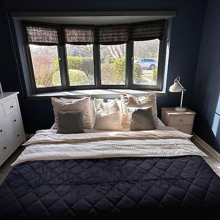 Formby, Spacious True Bungalow Steps From Beach ภายนอก รูปภาพ