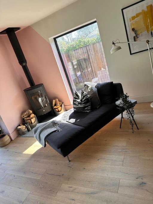 Formby, Spacious True Bungalow Steps From Beach ภายนอก รูปภาพ